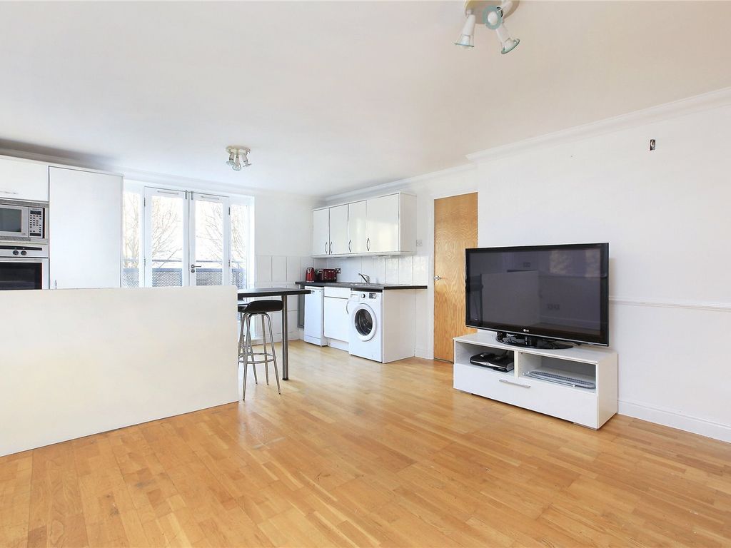 3 bed flat to rent in Prices Court, Cotton Row, Battersea SW11, £3,250