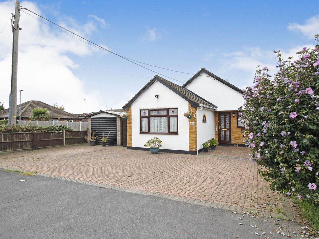 2 bed detached bungalow for sale in Swan Lane, Runwell, Wickford SS11 Zoopla
