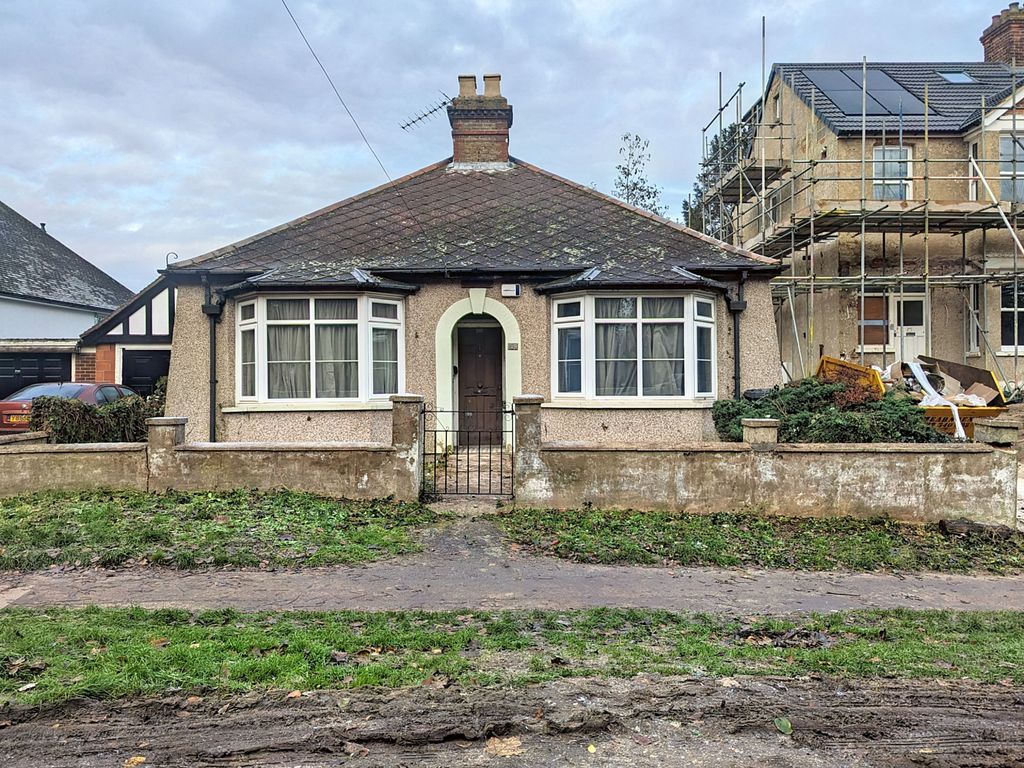 3 bed bungalow for sale in Heath Lane, Dartford DA1, £250,000 Zoopla