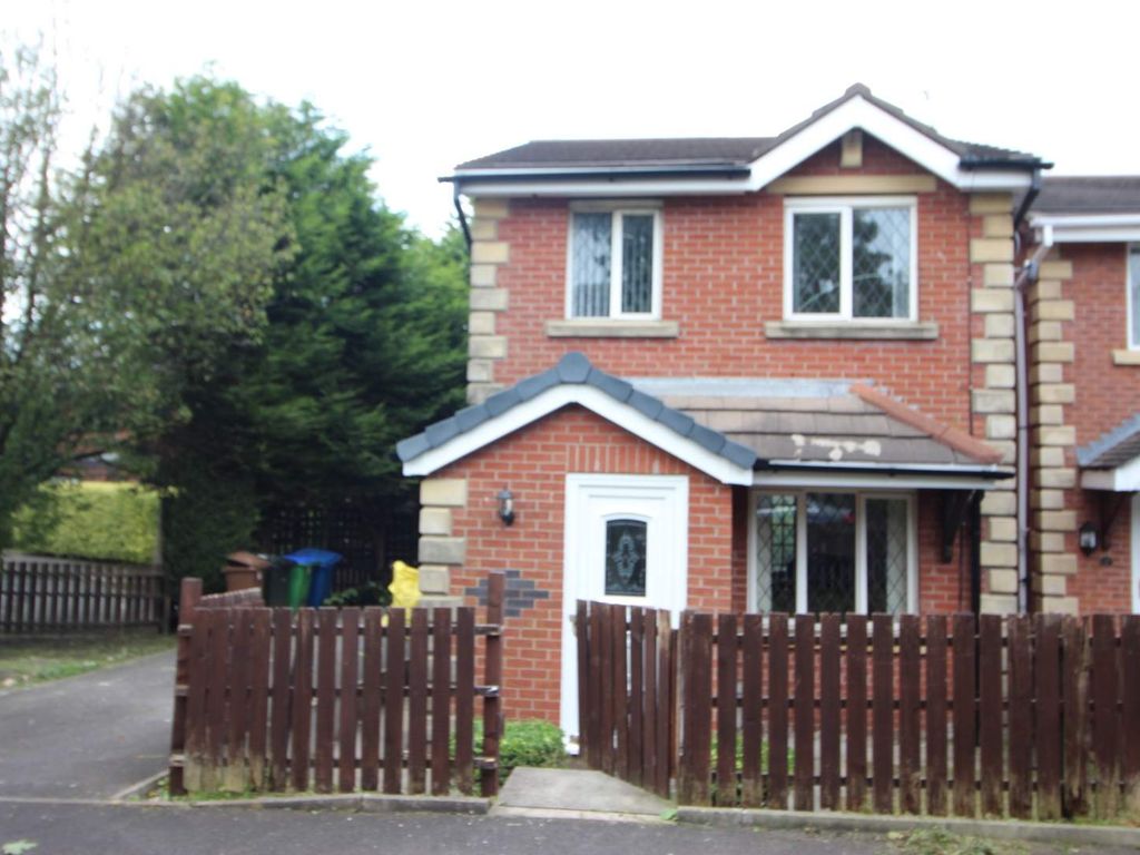 3 bed detached house to rent in Maureen Street, Syke, Rochdale OL12, £