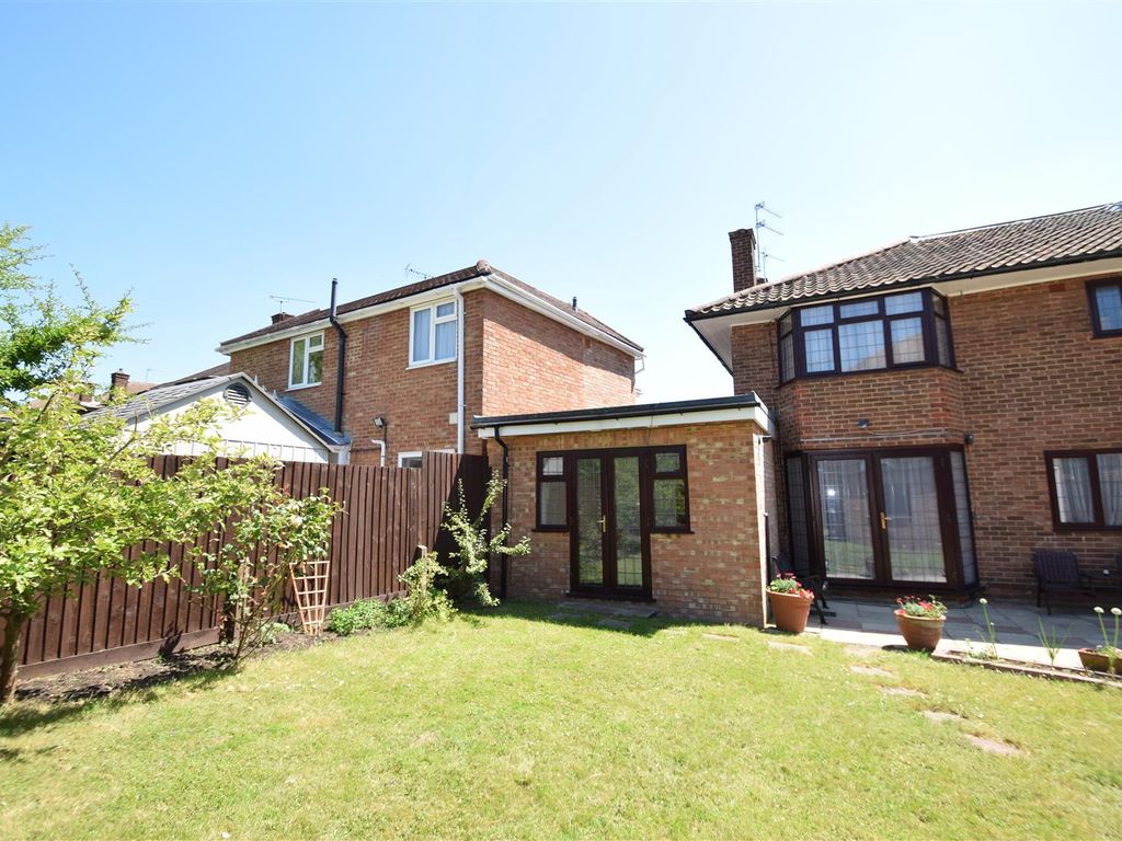 Room to rent in Wolmer Gardens, Edgware HA8 Zoopla