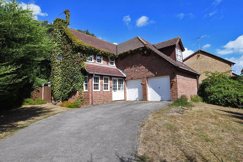 4 bed detached house for sale in Lombardy Drive, Woodlands, Maidstone