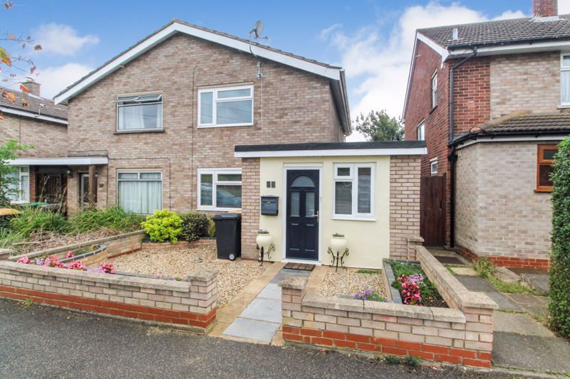 2 bed semidetached house for sale in Clyde Crescent, Bedford MK41 Zoopla