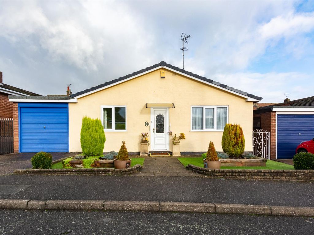2 bed detached bungalow for sale in The Pastures, Calverton, Nottingham