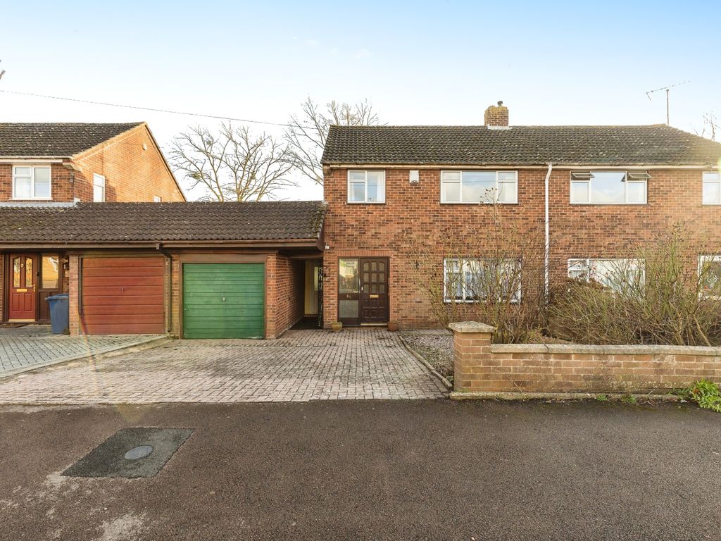 3 bed semidetached house for sale in Carrant Road, Tewkesbury GL20, £