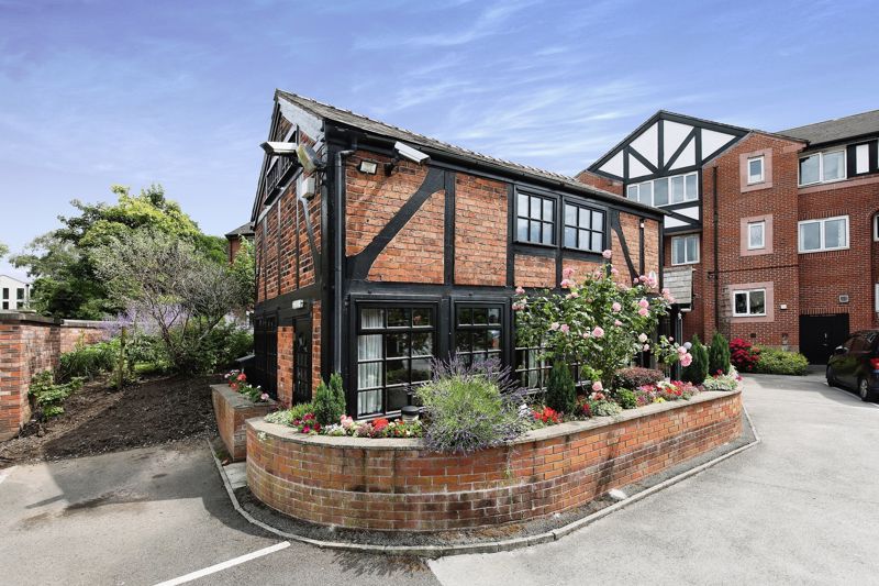 2 bed flat for sale in Weaver Court, Northwich CW9, £89,950 Zoopla