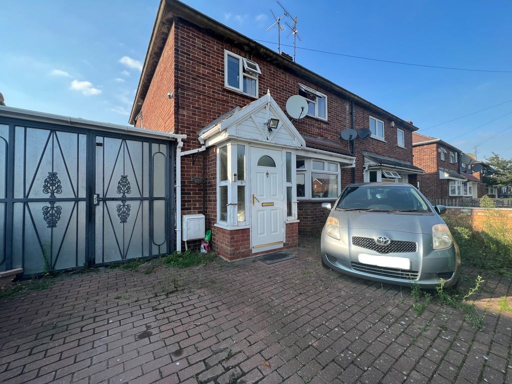 4 bed semidetached house for sale in Reeves Way, Peterborough PE1 Zoopla
