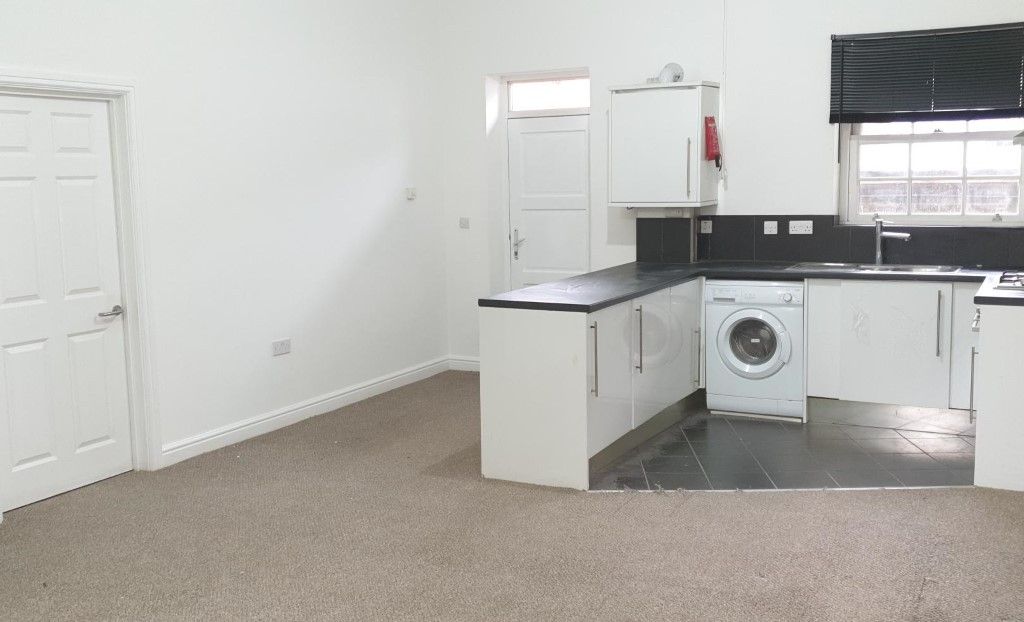 2 bed flat to rent in South End, Croydon, Surrey CR0, £1,450 pcm Zoopla