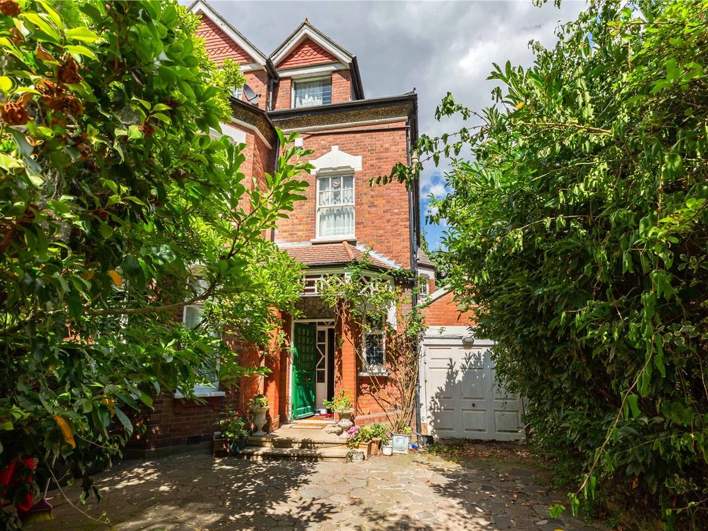 6 Bed Detached House For Sale In Great North Road East Finchley 6-bed-detached-house-for-sale-in-great-north-road-east-finchley