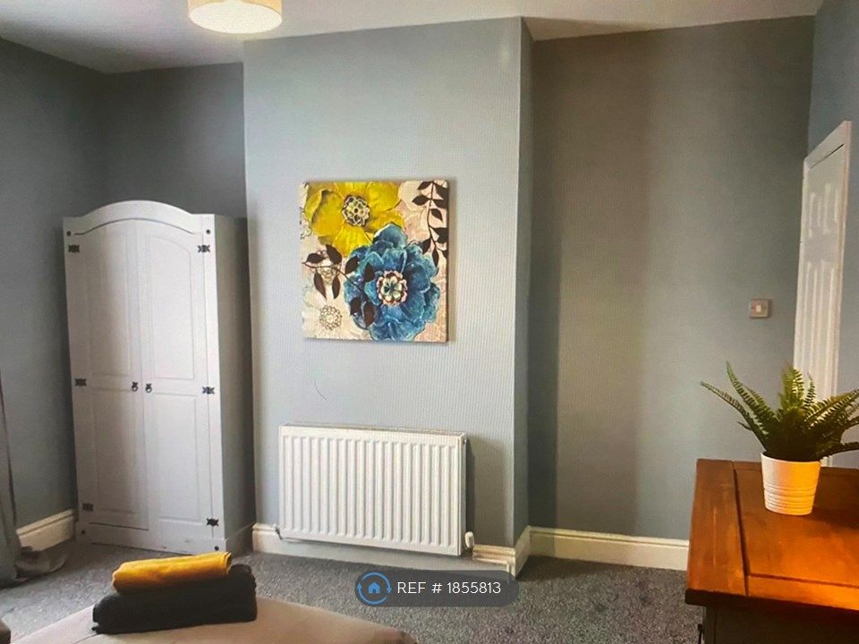 2 bed terraced house to rent in Eastbourne Road, Darlington DL1, £745