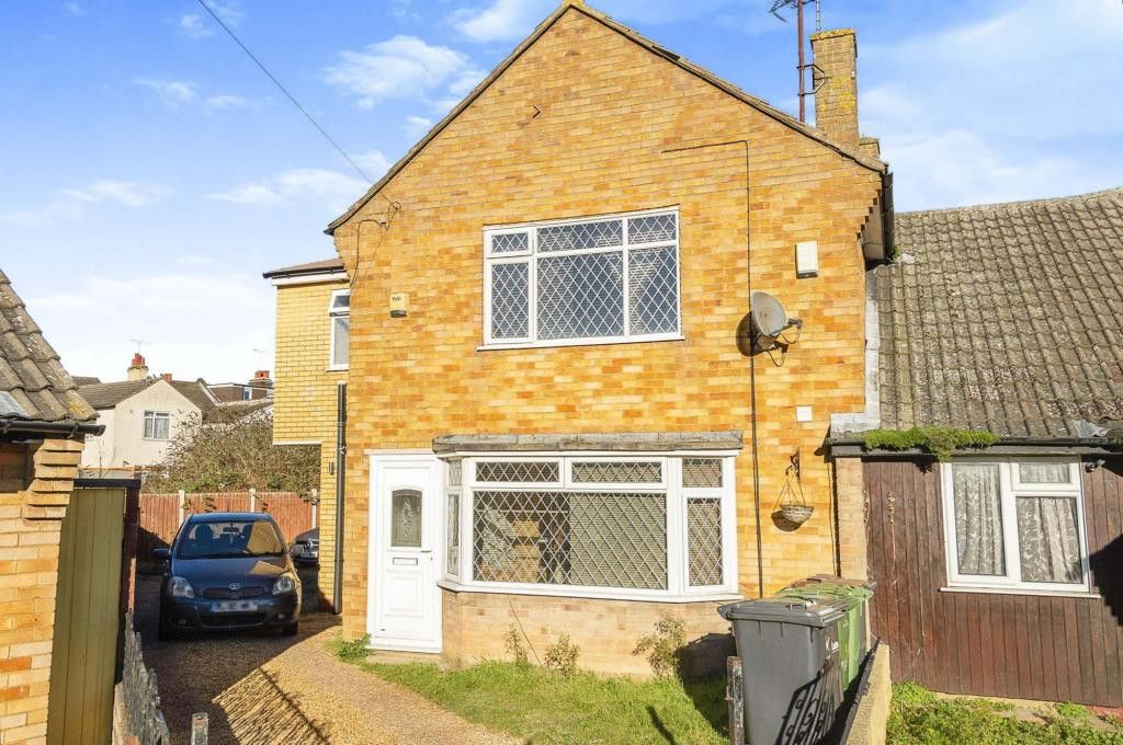 Cuffley Close, Luton LU3  