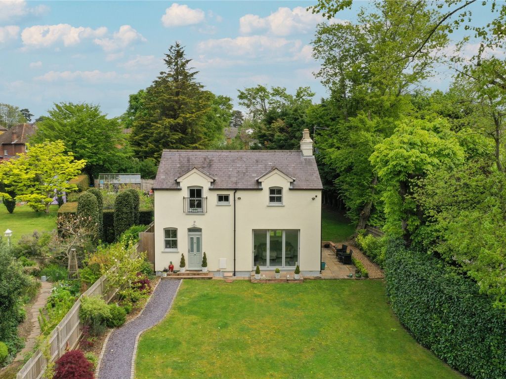 4 bed detached house for sale in Rogers Lane, Stoke Poges