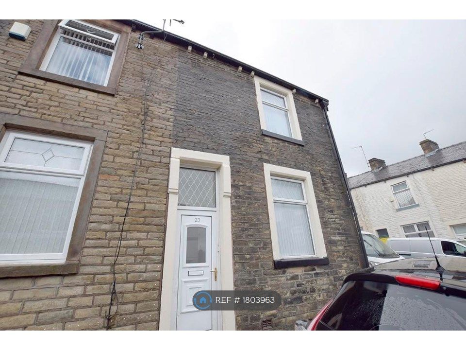 2 bed end terrace house to rent in Pink Street, Burnley BB12, £535 pcm