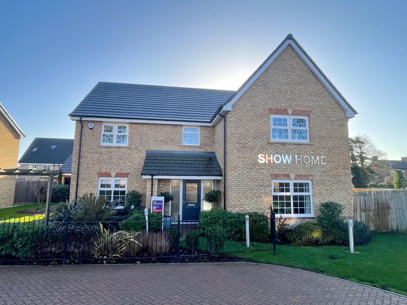 New home, 5 bed detached house for sale in Hockliffe Road, Leighton