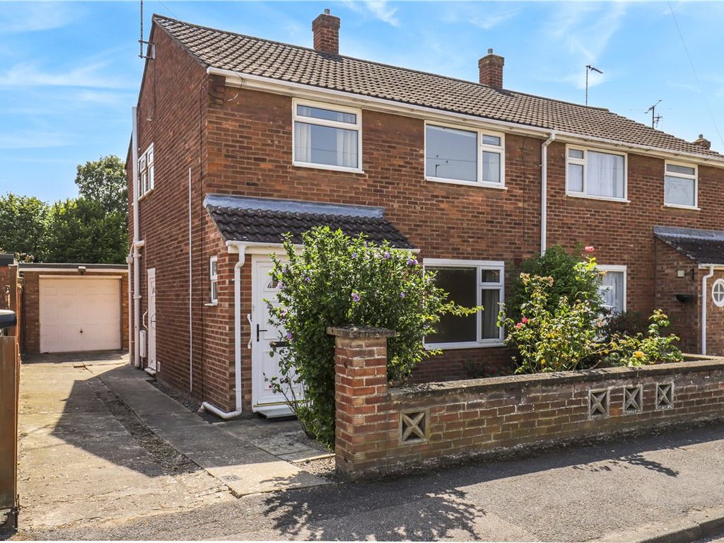 3 bed semidetached house for sale in Desmond Avenue, Cherry Hinton, Cambridge CB1 Zoopla