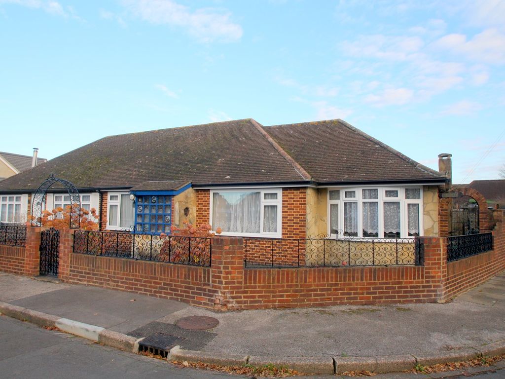 3 bed bungalow for sale in Edward Way, Ashford TW15, £585,000 Zoopla