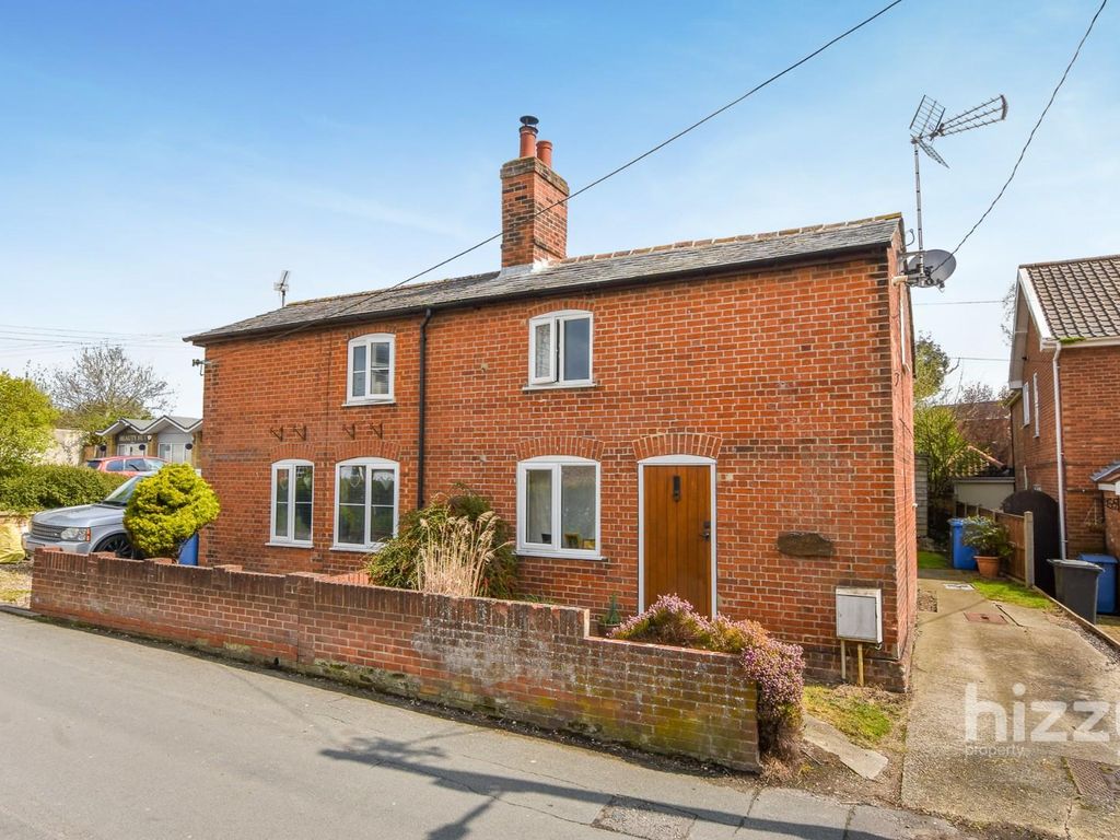 2 bed semidetached house for sale in Long Bessels, Hadleigh, Ipswich