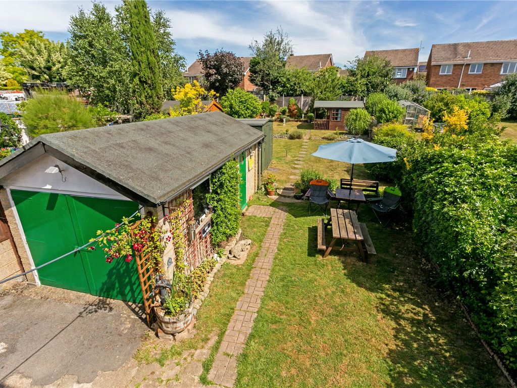 2 bed detached house for sale in Smithfield Road, Maidenhead SL6, £525,000 Zoopla