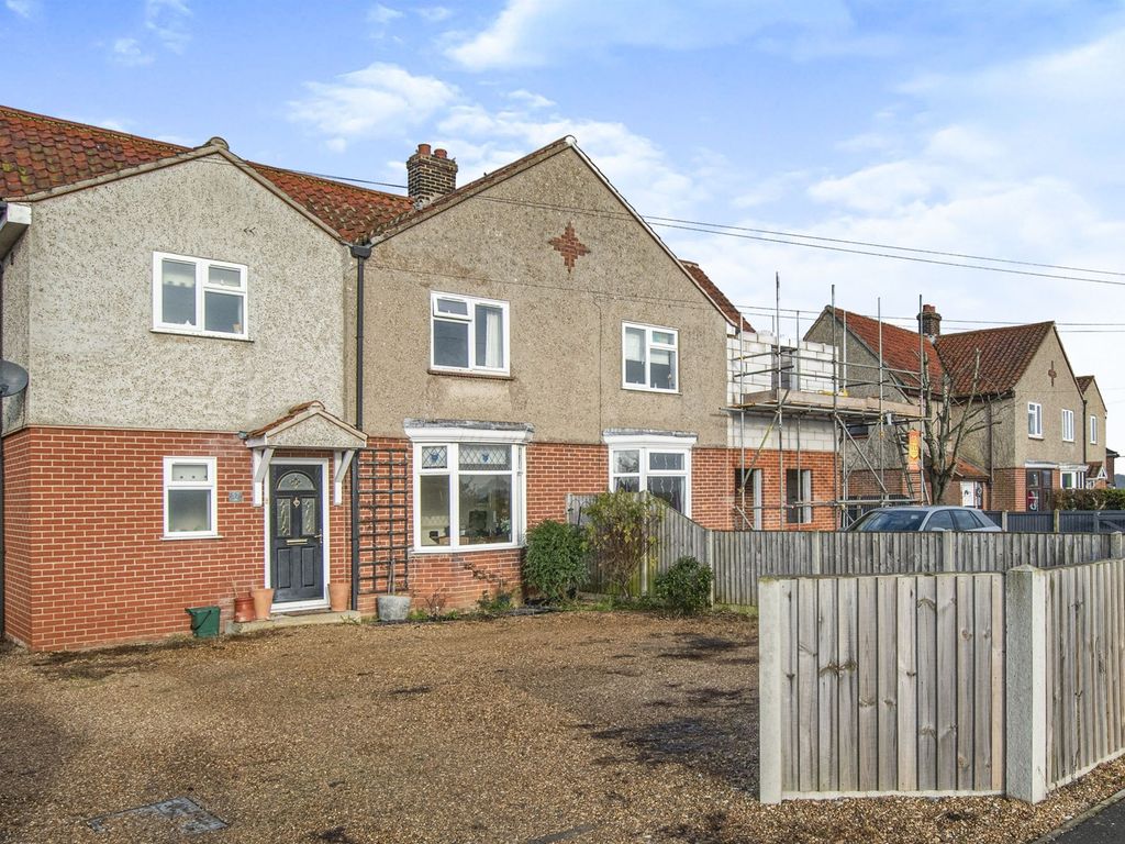 3 bed semidetached house for sale in Cawston Road, Reepham, Norwich
