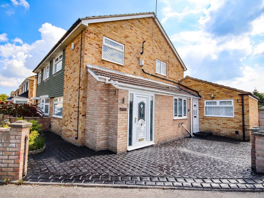 4 bed semidetached house for sale in Briardene Court,