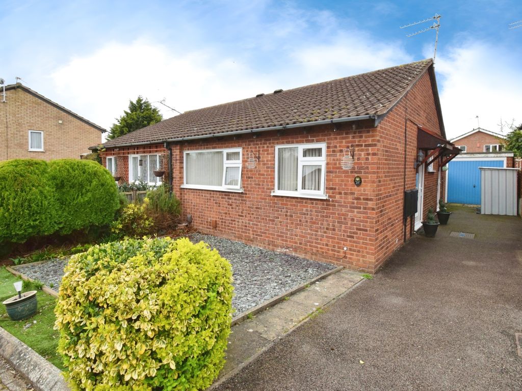 2 bed bungalow for sale in Beacon Close, Leicester LE4, £249,000 Zoopla