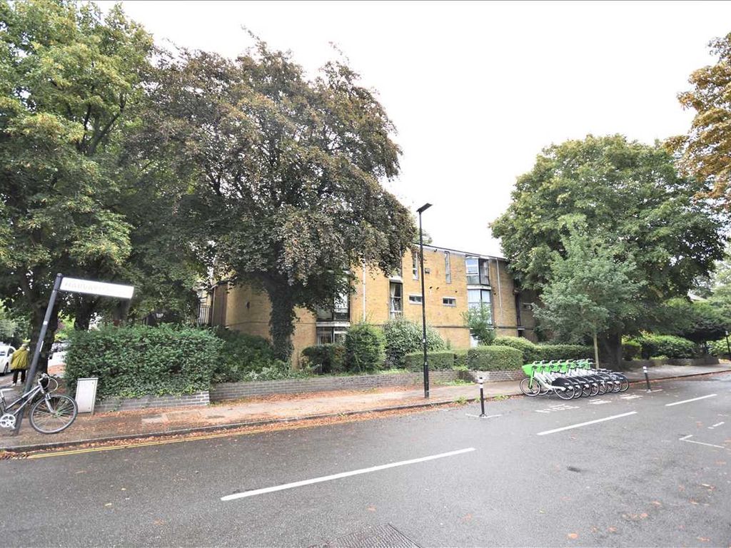 2 bed flat for sale in Wellesley Road, London W4, £385,000 Zoopla