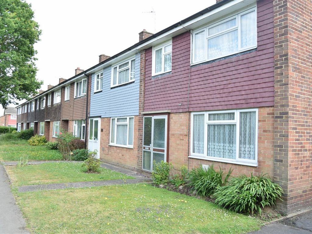 3 bed property for sale in Meadgate Avenue, Great Baddow, Chelmsford