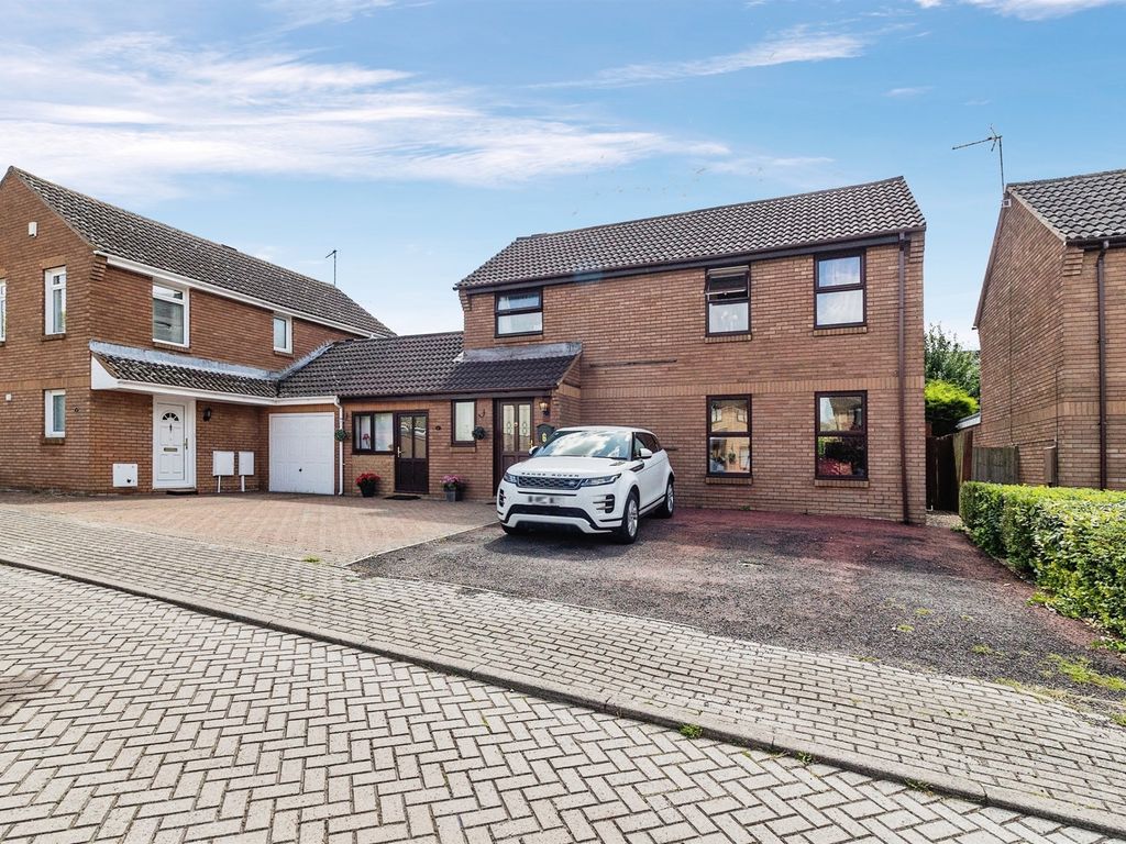 4 bed linkdetached house for sale in Booker Avenue, Bradwell Common