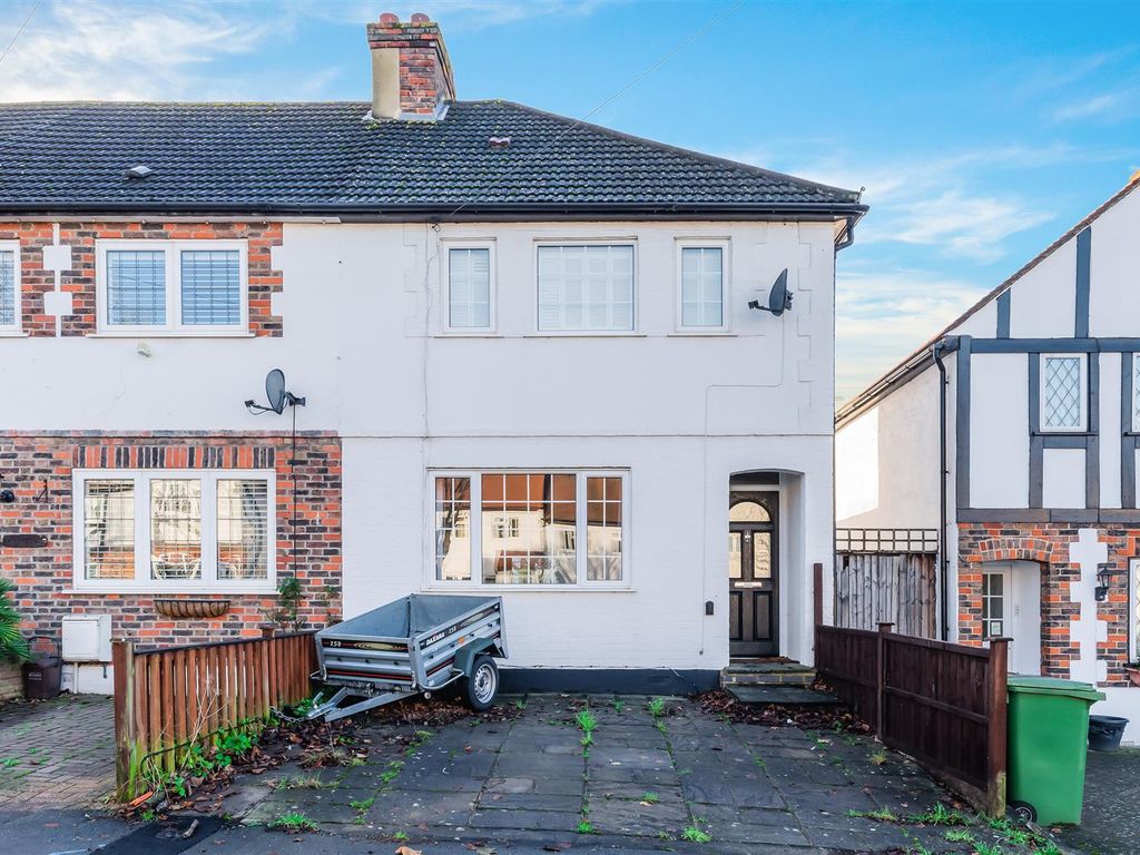 2 bed end terrace house for sale in Alberta Avenue, Cheam, Sutton SM1