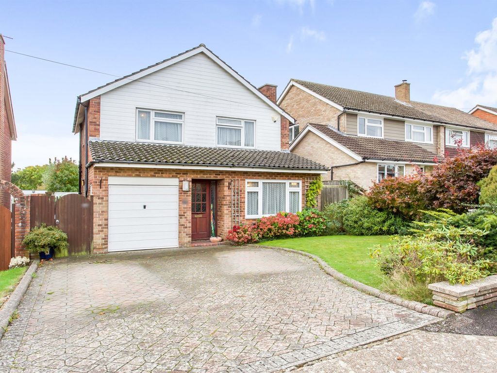 4 bed detached house for sale in Mallory Crescent, Fareham PO16, £