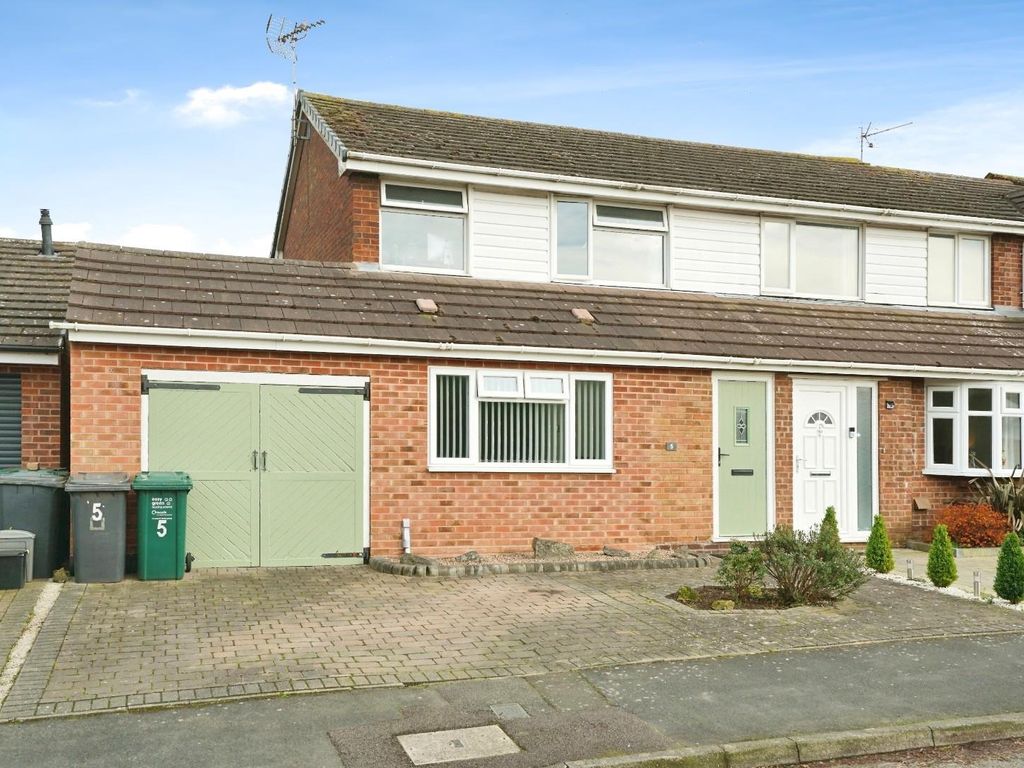 3 bed semidetached house for sale in Glebe Close, CotonInTheElms