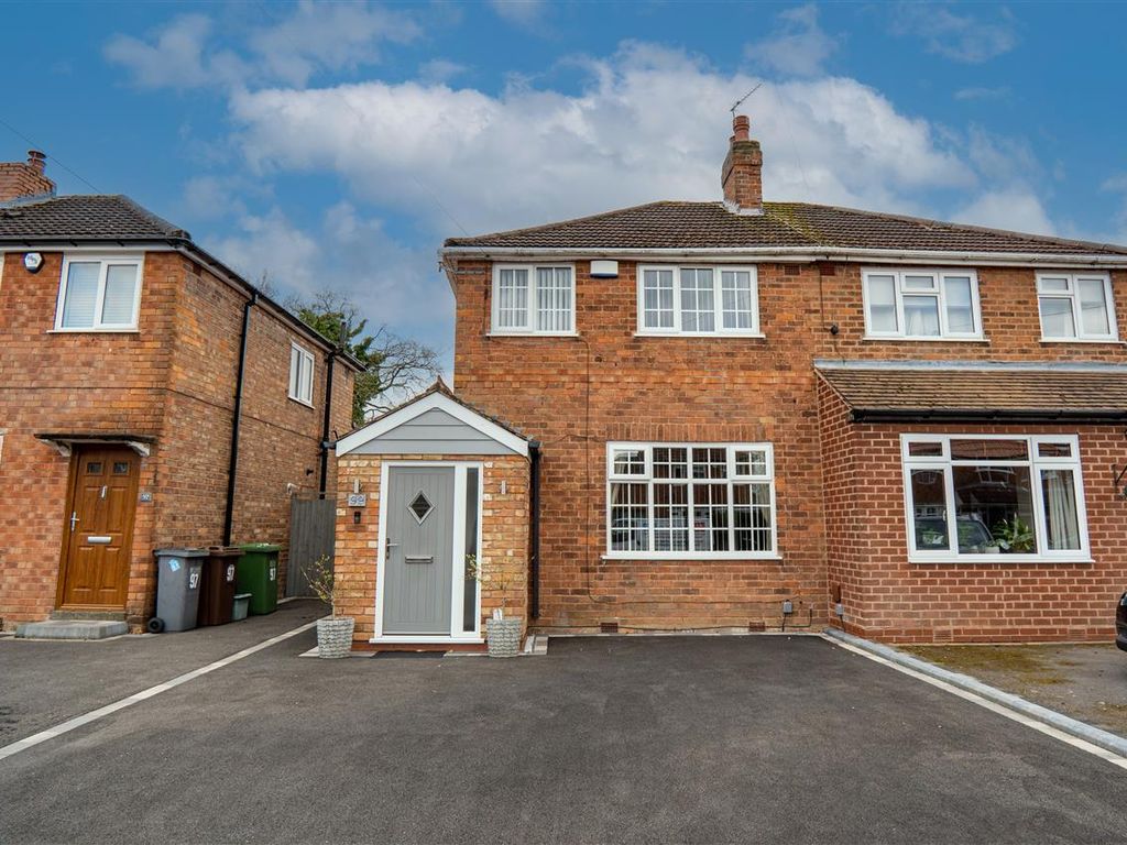 3 bed semidetached house to rent in Chamberlain Crescent, Shirley