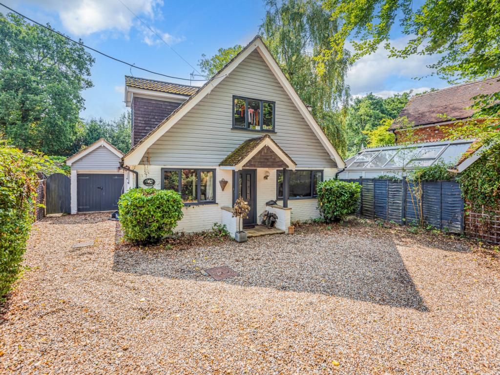 4 bed detached house for sale in Finchampstead, Wokingham RG40 Zoopla