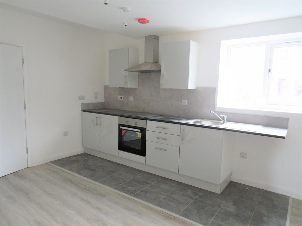 1 bed flat to rent in Market Place, Great Bridge, Tipton DY4 Zoopla