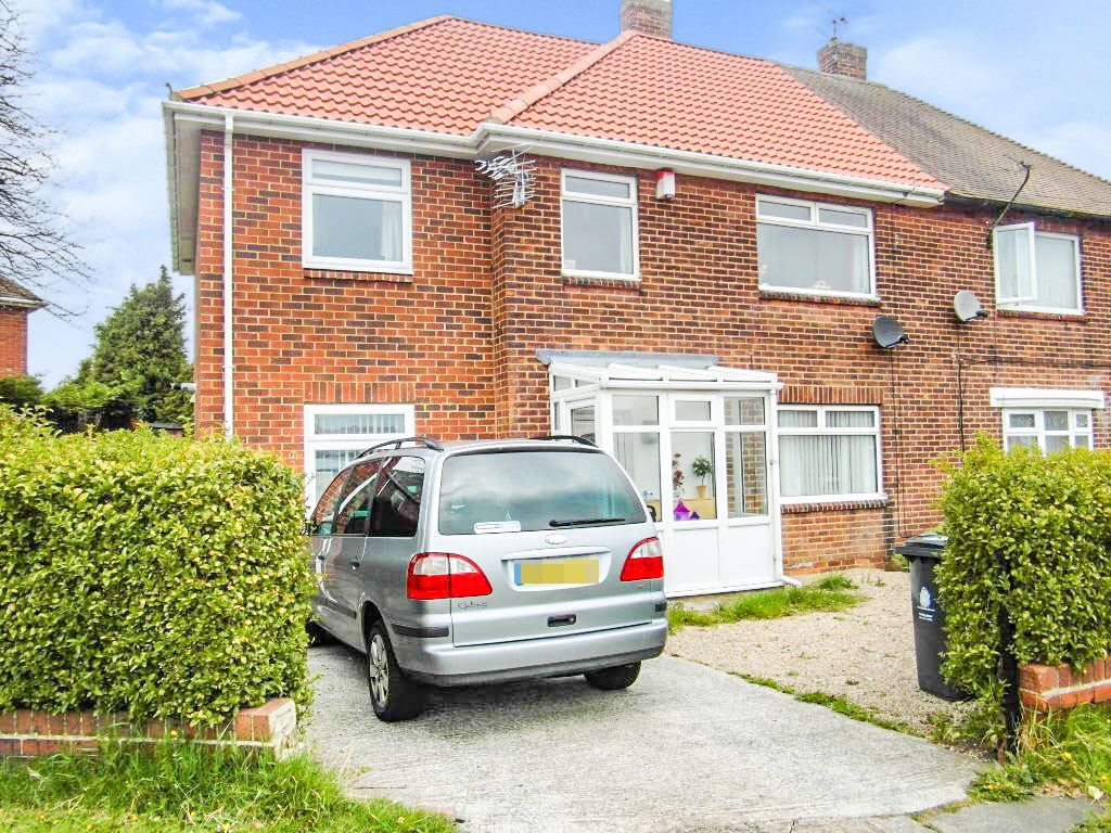 5 bed semidetached house for sale in Lesbury Avenue, Shiremoor