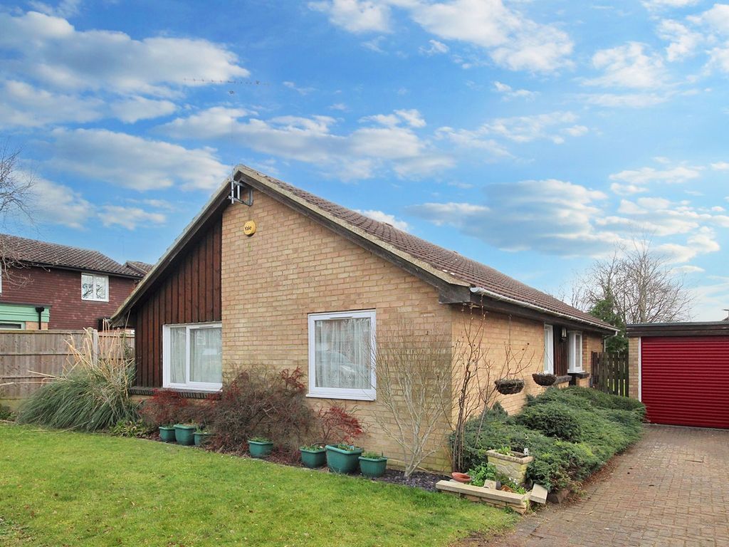 2 bed detached bungalow for sale in Farthing Drive, Letchworth Garden