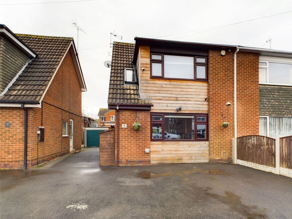 3 bed semidetached house for sale in Cornwall Avenue, Beeston