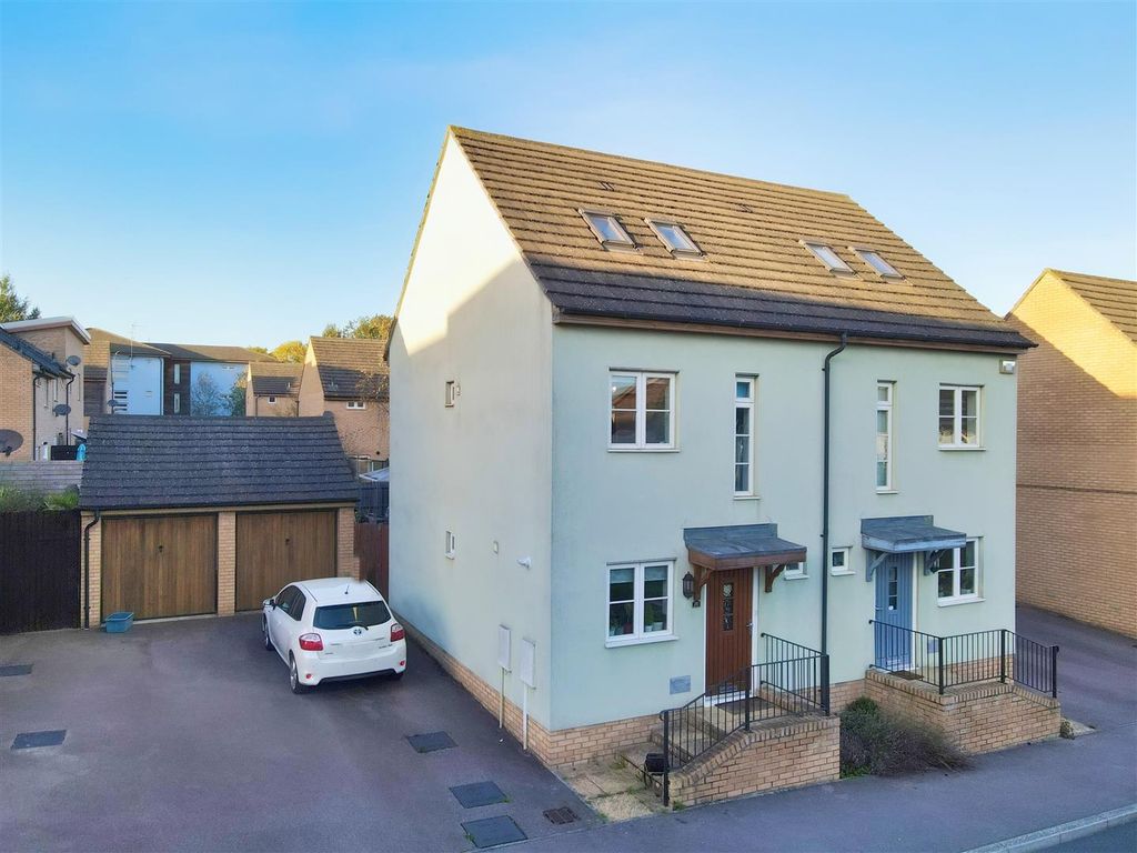 3 bed semidetached house for sale in Newington Gate, Ashland, Milton