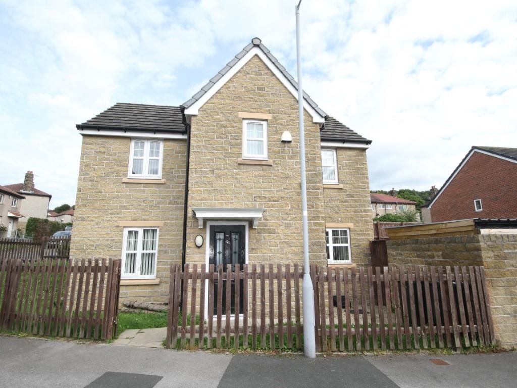 3 bed detached house for sale in Woodend Drive, Shipley BD18, £185,000