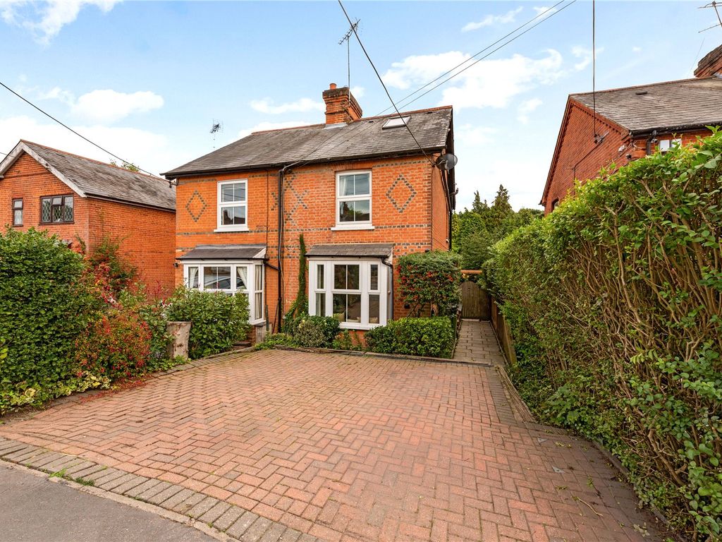 3 bed semidetached house for sale in Chertsey Road, Windlesham, Surrey