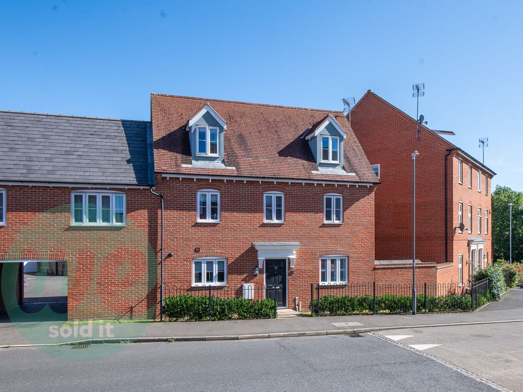 5 bed semidetached house for sale in Prince Rupert Drive, Aylesbury