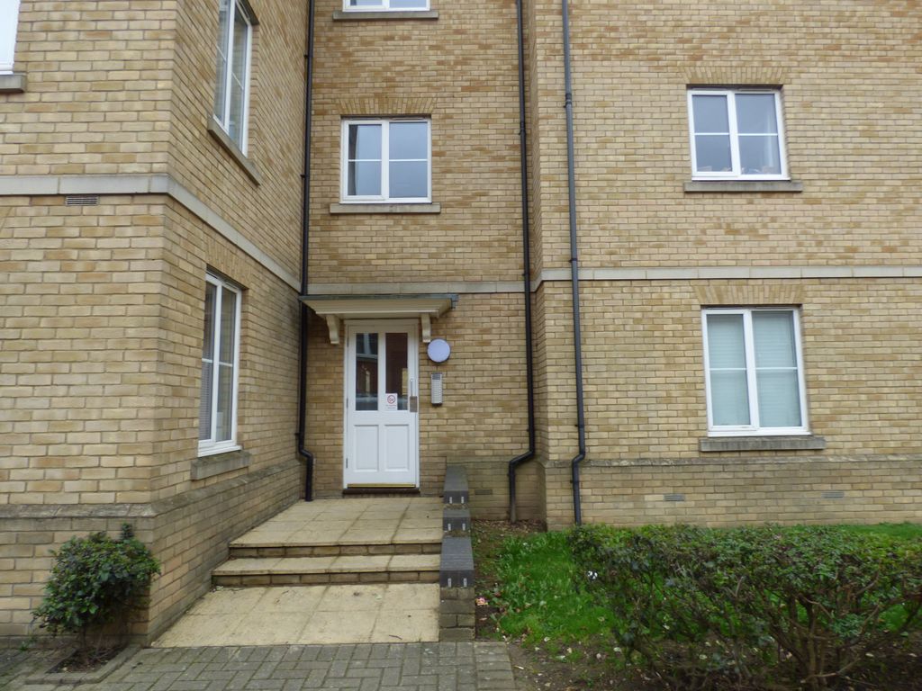 2 bed flat to rent in Clarendon Gate, Mill Road, Colchester CO4, £1,050