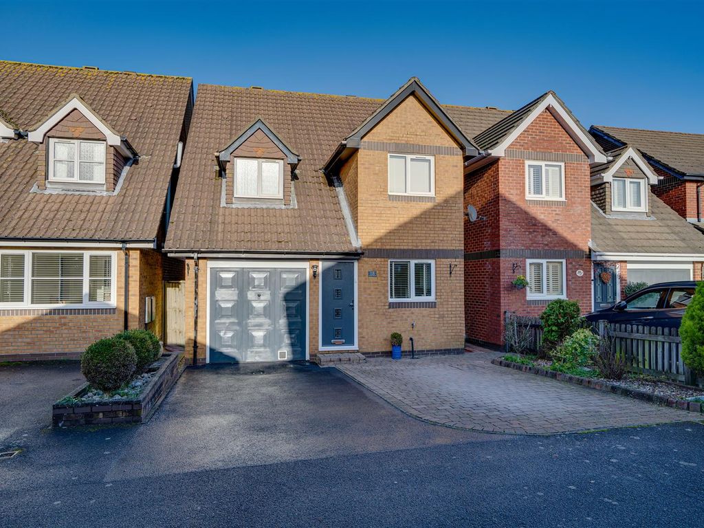 3 bed detached house for sale in Topiary Gardens, Locks Heath