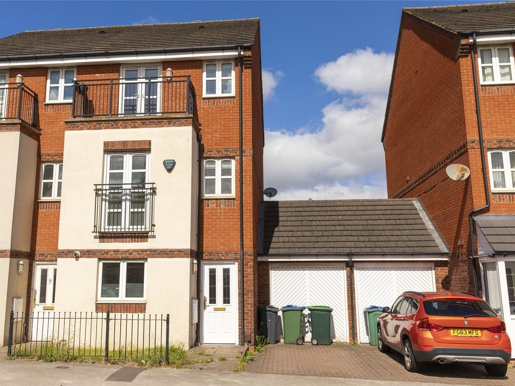 4 bed semidetached house to rent in Roway Lane, Tividale, Oldbury