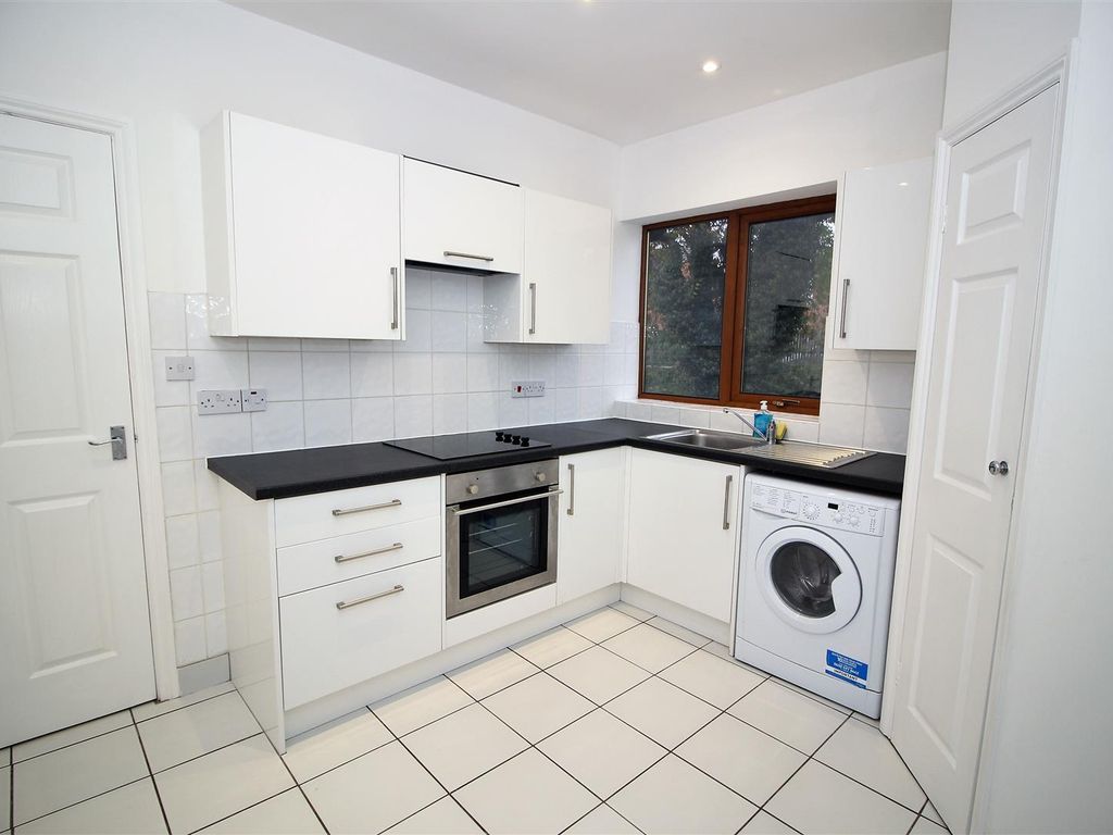 2 bed flat to rent in Tunstall Avenue, Byker, Newcastle NE6, £695 pcm