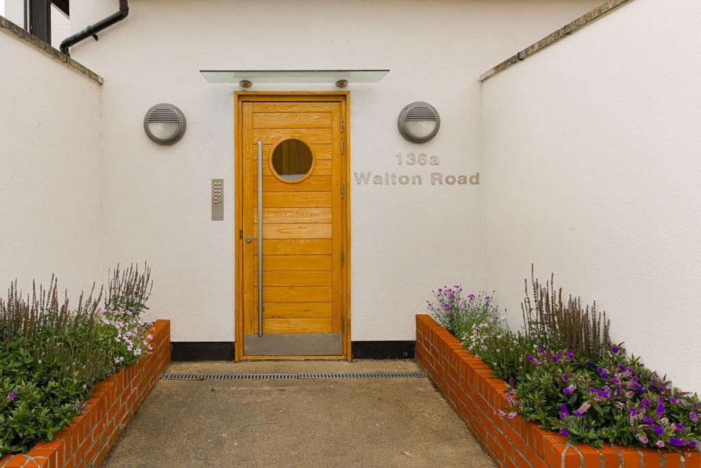 2 bed flat to rent in Walton Road, East Molesey KT8, £1,400 pcm Zoopla