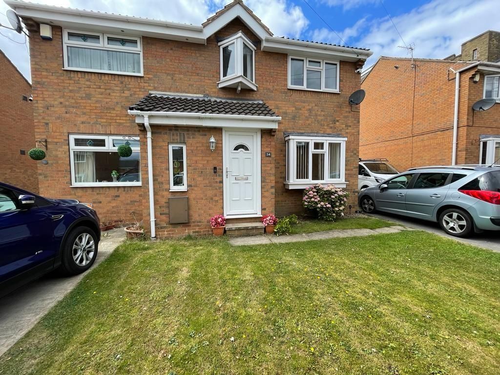 3 bed semidetached house to rent in Richmond Close, Bramley, Leeds