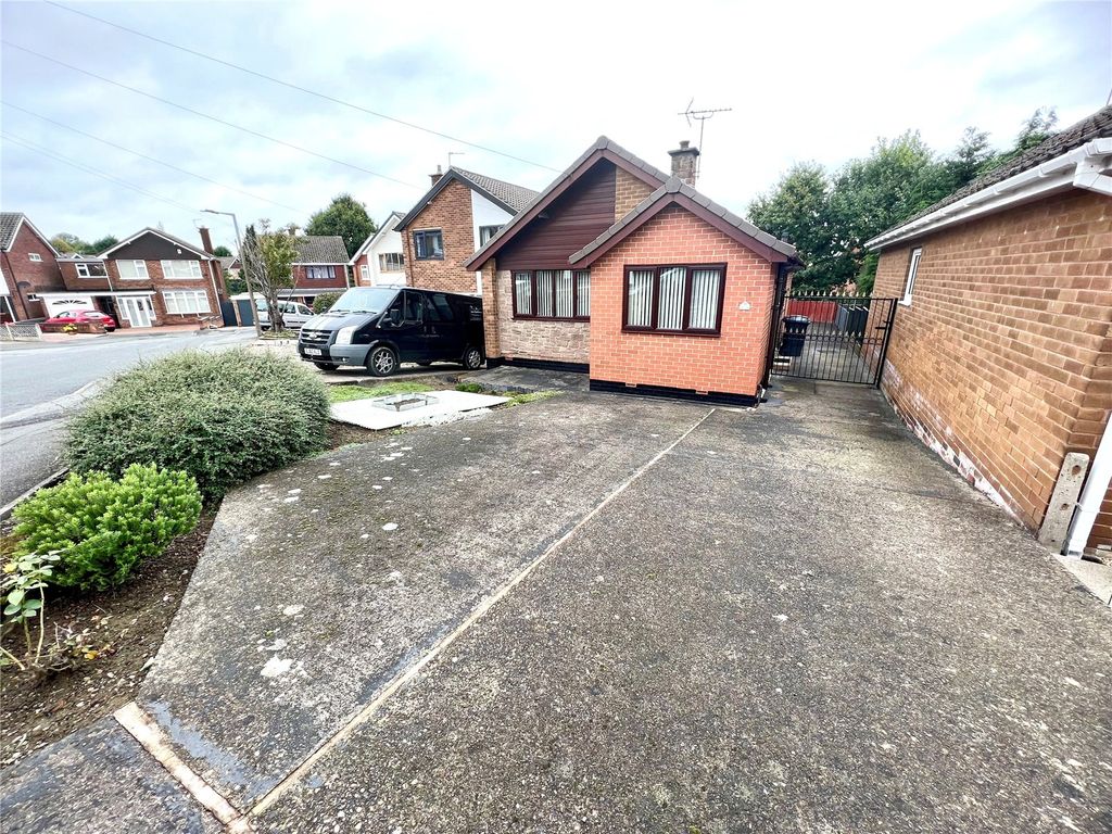 2 bed bungalow for sale in Oakham Way, Ilkeston, Derbyshrie DE7, £