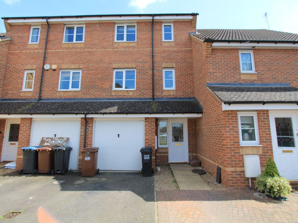 3 bed town house to rent in Gorseway, Hatfield AL10, £1,850 pcm Zoopla