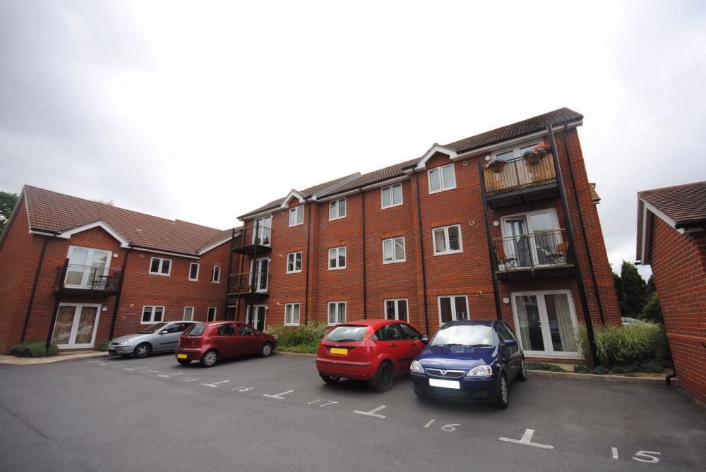 2 bed flat to rent in Providence Hill, Bursledon, Southampton SO31 Zoopla